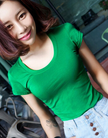 3d大眼睛萌妹子白色修身t恤女短袖卡通动漫显胸大韩版打底衫半袖 绿色