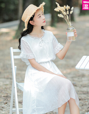 女生气质女装2018新款时尚韩版小清新气质荷叶领很轻薄的雪纺连衣裙