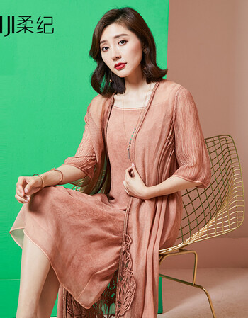 2018夏季新款真丝两件套连衣裙复古绣花100%桑蚕丝开衫吊带裙 浅绯色