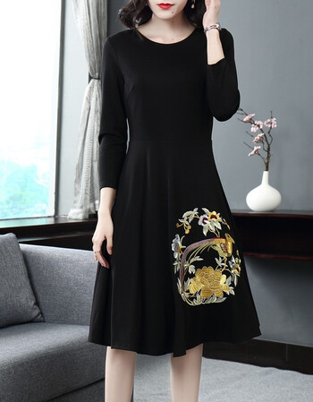 2018秋冬新款国风优雅圆领九分袖重工孔雀刺绣收腰连衣裙186707 黑色