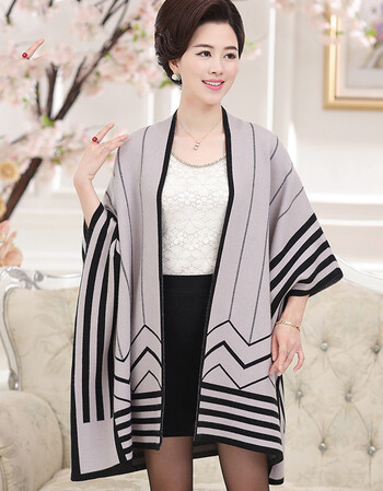中年女装长款大码披肩中老年妈妈装针织衫外套披风条纹秋装 银灰