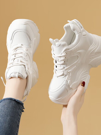 意尔康内增高老爹鞋女款春秋季新款黑色厚底百搭休闲运动旅游鞋白色跟