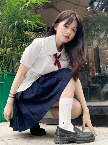 宜芸狐2022夏新款少女学院风jk制服原创奶白色女学生尖领宽松短款短袖