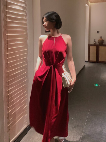 荷诗娅轻奢冷淡风夏季新款感气质设计感小众白色收腰挂脖连衣裙红色s