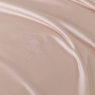 路易卡罗（Louis Kellog）莱赛尔提花蚕丝被 LK-8818