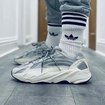 阿迪达斯EF2829 Yeezy 700 V2老爹鞋评测说真相（阿迪达斯老爹鞋鞋带怎么系）