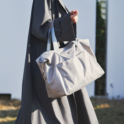 爱华仕旅行包怎么样（爱华仕大容量旅行包雅致灰手提包体验效果好吗）