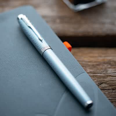 派克（PARKER）IM冰河蓝白夹宝珠笔