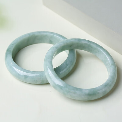 喜东祥冰糯种翡翠手镯61-62mm翡翠玉石评测说真相（喜东祥翡翠玉石怎么样）