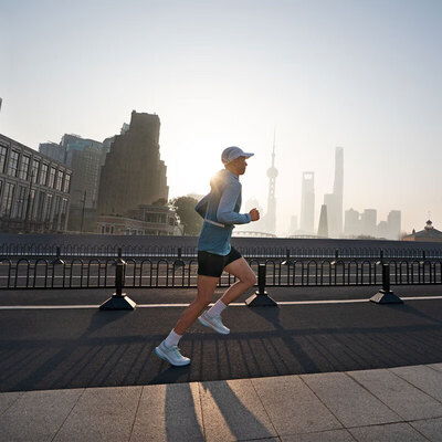 安踏氢跑的防滑性怎么样（安踏氢跑5王一博同款男鞋跑步鞋是否值得入手）