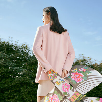 伊芙丽 eifini 粉色休闲西服外套165/88A/L到底如何,值得入手吗（eifini伊芙丽衣服怎么样）