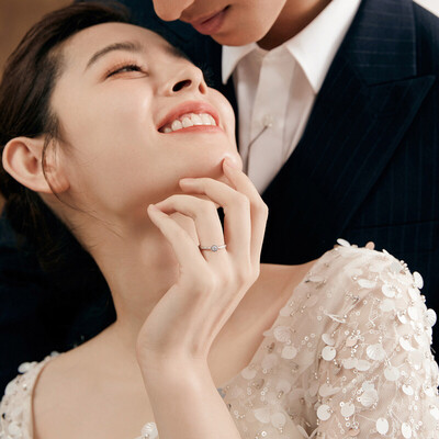 钻戒周六福好还是周大福好（周六福钻石戒指钻戒怎么样）