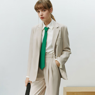 灰色西装和棕色西装哪个好看(FANSILANEN 22FS2361灰棕色西装外套女M西服到底如何,值得入手吗)-图片1