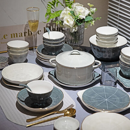 摩登主妇碗碟套装家用轻奢陶瓷碗盘子组合餐具套装乔迁碗筷礼盒 混色8人43件套（升级汤碗配置）