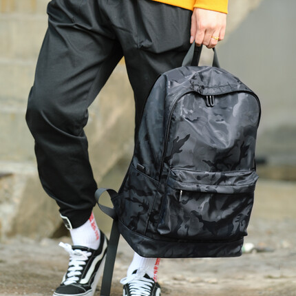 智纳(ZZINNA)新款双肩包男士休闲通勤防泼水背包潮流轻便学生书包初中高中大学生旅行电脑包 迷彩黑【经典款】