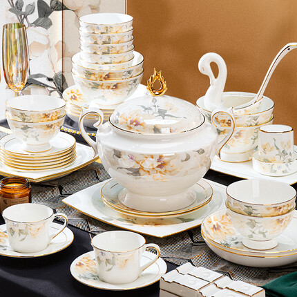 洛威碗碟套装家用馈赠骨瓷乔迁餐具套装浪漫之旅82头（微波金）+皮箱