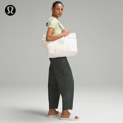 lululemon丨Daily 多口袋设计帆布手袋 LU9BN2S 天然/埃达美绿 O/S