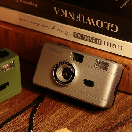 新佰（XINBAI） 傻瓜相机复古胶卷胶片相机135规格35mm摄影照相机张子枫同款礼物学生带闪光灯 太空银