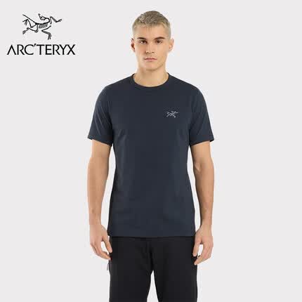 ARC’TERYX始祖鸟 CAPTIVE ARC'WORD 透气 男子 棉质短袖T恤 Black Sapphire/蓝黑色 M