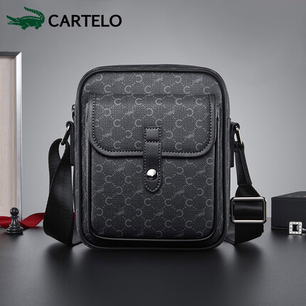 卡帝乐鳄鱼（CARTELO)单肩包男斜挎包大容量商务休闲小背包男士包包黑色