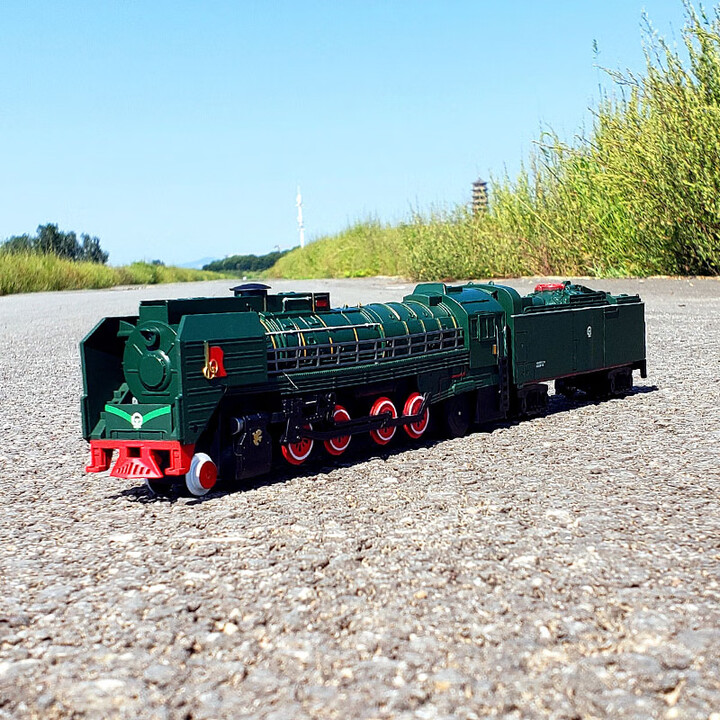 智汇东风火车头复古煤气火车合金车模型仿真绿皮火车模型声光回力玩具