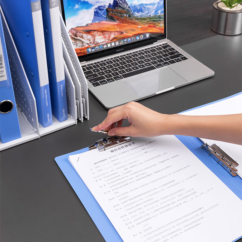 得力(deli)金属文件夹资料册夹板办公资料夹A4商务签约夹板双夹文件夹 办公用品 单支装 5302ES