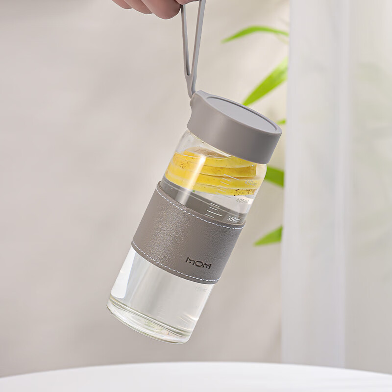 MOM牛奶杯耐高温玻璃学生便携可微波豆浆杯子带盖刻度杯密封水瓶6015 灰色500ml