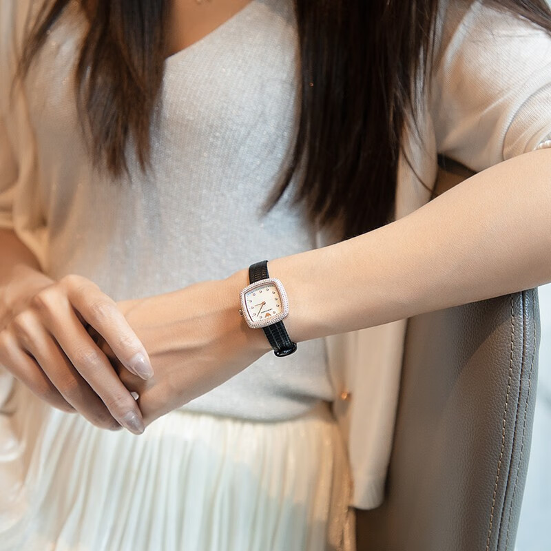 Emporio Armani 安普里奥·阿玛尼 ROSA系列 满天星摩登方形皮带 女式石英表 AR11495 镇店之宝￥841.32
