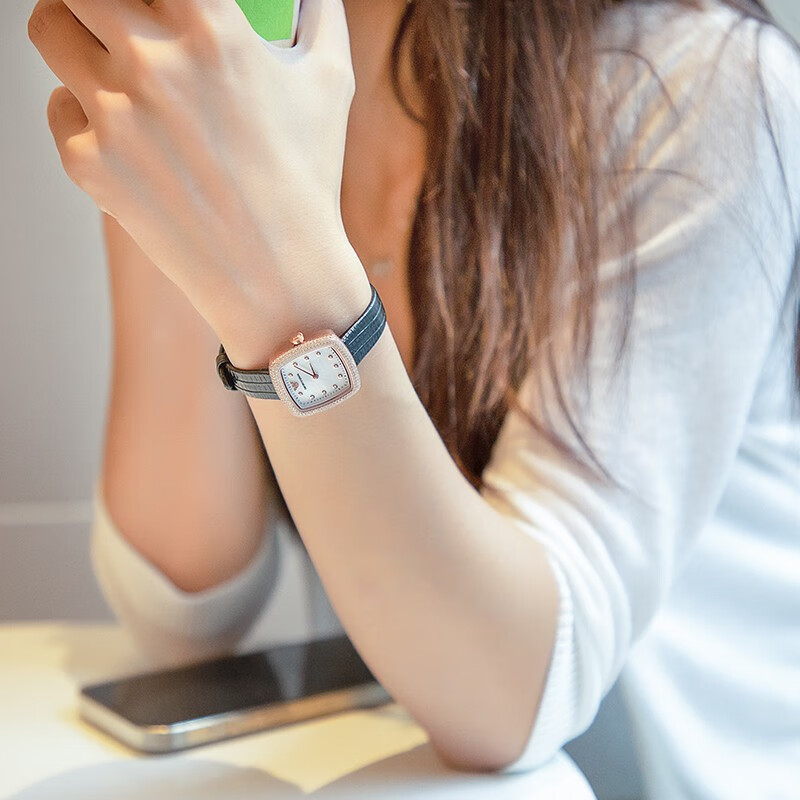 Emporio Armani 安普里奥·阿玛尼 ROSA系列 满天星摩登方形皮带 女式石英表 AR11495 镇店之宝￥841.32