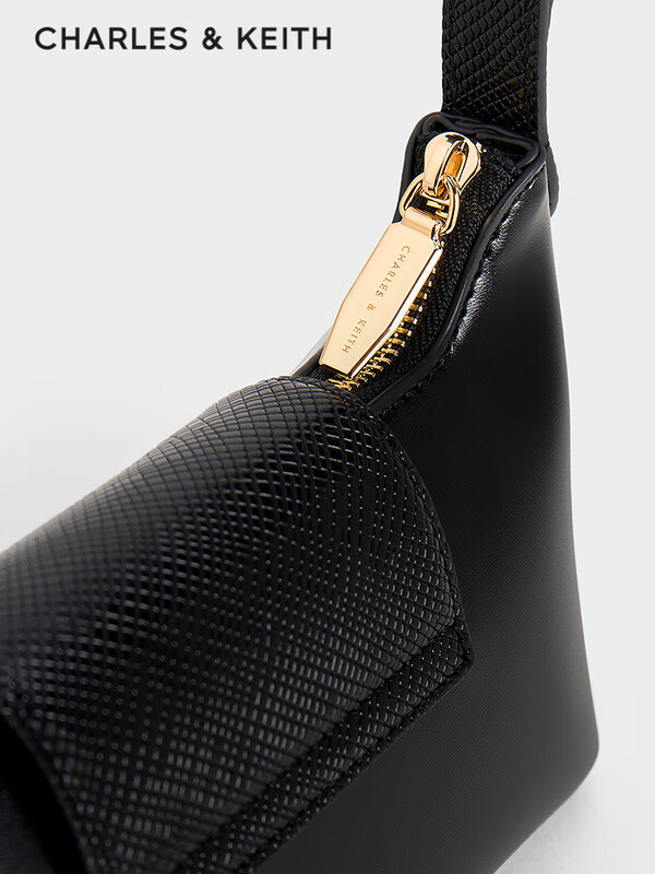 Charles ＆ Keith 小CK 翻盖手提法棍腋下包 Plus会员折后￥153.5