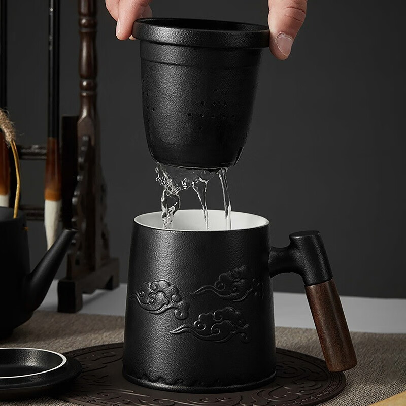 共禾京品 云心茗意 带盖带茶漏陶瓷马克杯 400mL 天猫优惠券折后￥49.9包邮（￥69.9-20）