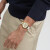 斯沃琪（Swatch）瑞士手表 莹白鎏光 超薄时尚中性石英表 节日礼物 SYXG128
