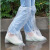 京斯坦 雨鞋套加厚防水鞋套PE防滑耐磨长高筒脚套 白色普厚款直筒(4g)(100个)