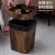 铸固 复古仿木纹垃圾桶 垃圾桶大号大容量家用厕所厨房卧室仿木纹压圈式无盖垃圾篓 方形木纹（14L）