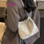 虹筠潮牌女士包包新款潮高级感时尚小众设计链条单肩斜挎包夏季水桶包 米白