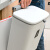益美得 XFL3089壁挂式垃圾桶卫生间悬挂垃圾桶7升白色-有盖+挂钩+刮板+无痕贴