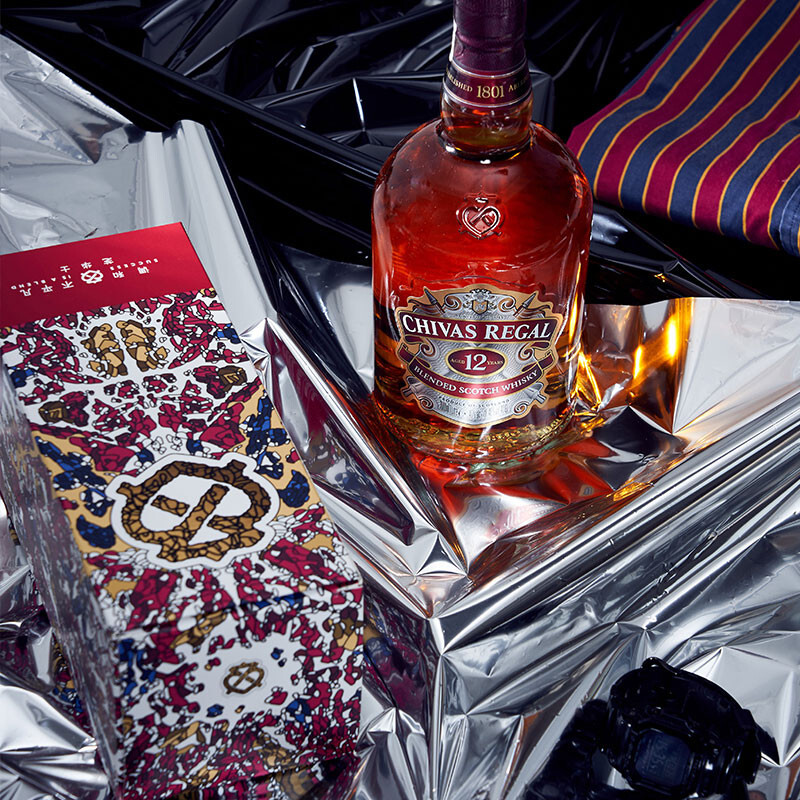 Chivas 芝华士 Jayson Atienza 联名礼盒版 12年苏格兰威士忌 1000mL 京东优惠券折后￥159 送酒杯