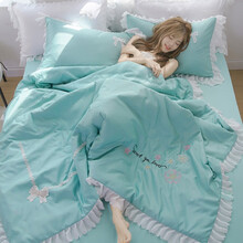 艳姿家纺 夏凉被ins公主风空调被单人宿舍1.5m少女心蕾丝花边夏被双人1.8米家用小清新薄被子被芯 绿百合【冰丝蕾丝花边】 150*200cm夏被三件套