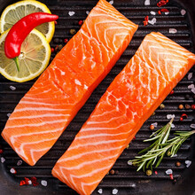 西域果园天蕴三文鱼新疆天山三文鱼新鲜三文鱼刺身食材保鲜装烟熏三文鱼开袋即食 三文鱼皮200g