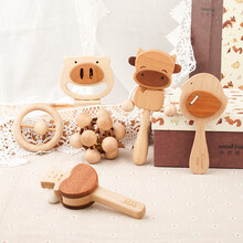 木艺爸爸拨浪鼓套装婴儿新生儿实木玩具礼盒套装0-3-6-10个月可啃咬磨牙哄宝宝摇铃手摇铃 小牛六件套（礼盒装）-刻字