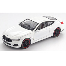 1：24仿真合金宝马M8车模 回力声光可开门男孩玩具摆件 白色