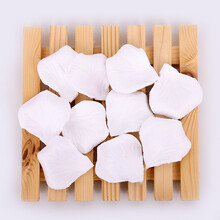 ins抖音同款仿真婚庆玫瑰花瓣婚礼生日装饰无纺布绢花舞台手抛撒花黑金色银色 白色 半斤约3000片