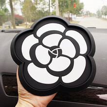 麦车饰 车载防滑垫汽车防滑垫车用手机垫中控台耐高温置物垫创意汽车用品车载摆件贴车内饰品 山茶花防滑垫