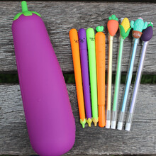8支装六一可爱创意卡通小学生奖励礼品文具仿真水果蔬菜笔套装 8支水果+硅胶茄子笔袋