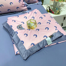 南极人 冰丝空调被子 夏季简约可水洗夏凉被印花夏被四件套舒适单人双人薄被芯丝滑凉爽夏天床上用品 【丝滑凉爽，亲肤裸睡】月亮猫HXuan 180*220cm夏被+床单+枕套一对（四件套）