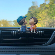 车载香水 汽车香薰车上香氛持久淡香出风口装饰摆件固体香膏片车内用品创意饰品香薰摆件 蓝色帽情侣【经典黑合金出风口】 古龙味补充棒