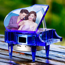 水晶钢琴音乐盒八音盒实用少女心diy新婚摆件生日礼物送女生女孩 水晶蓝钢琴+MP4机芯(照片定制)