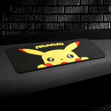 澜印 卡通车载防滑垫大号中控台手机摆件香水置物垫男女汽车用品防护垫 【皮卡丘】偷看