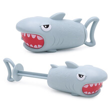 儿童沙滩玩具套装宝宝洗澡戏水沙池玩沙子挖沙铲子两用工具水枪 浅灰色鲨鱼