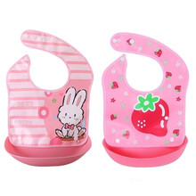 围嘴饭兜婴儿防水罩衣宝宝吃饭围兜童可拆卸食喂饭小孩免洗兜 草莓+粉兔(正品保障)